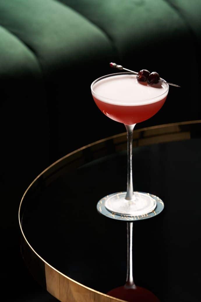 Cocktail-on-table